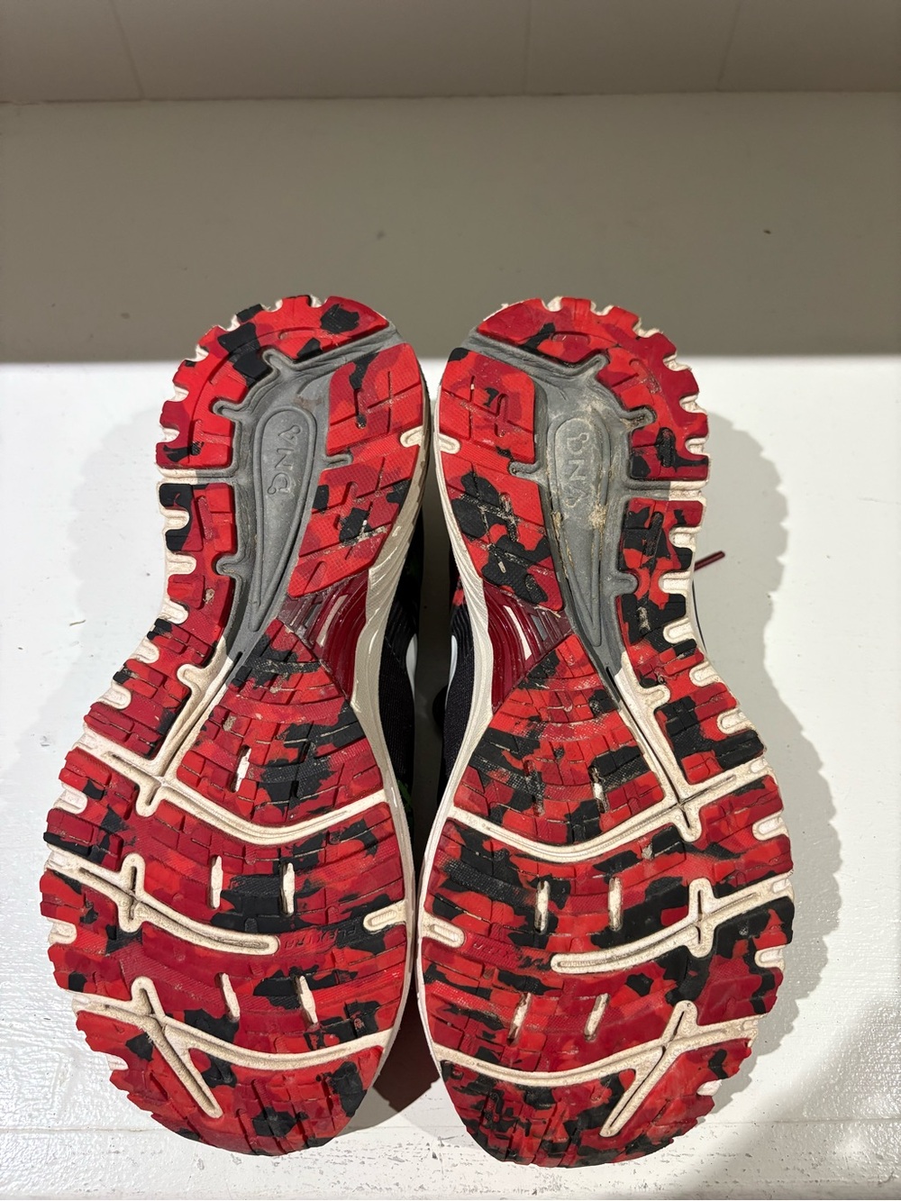 Brooks Sneakers Red Black with Green Accents - Picture 5 of 5